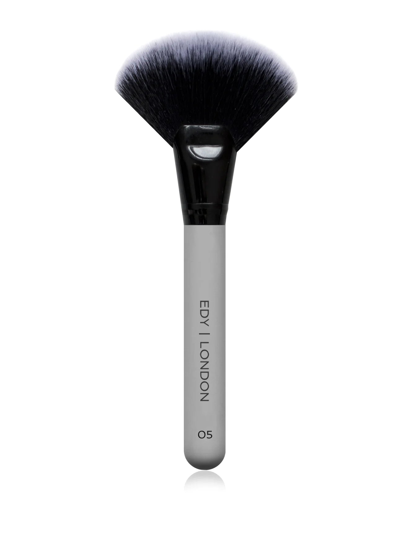 Large Fan Brush 05 Make-up Brush EDY LONDON Cool Grey   - EDY LONDON PRODUCTS UK - The Best Makeup Brushes - shop.edy.london