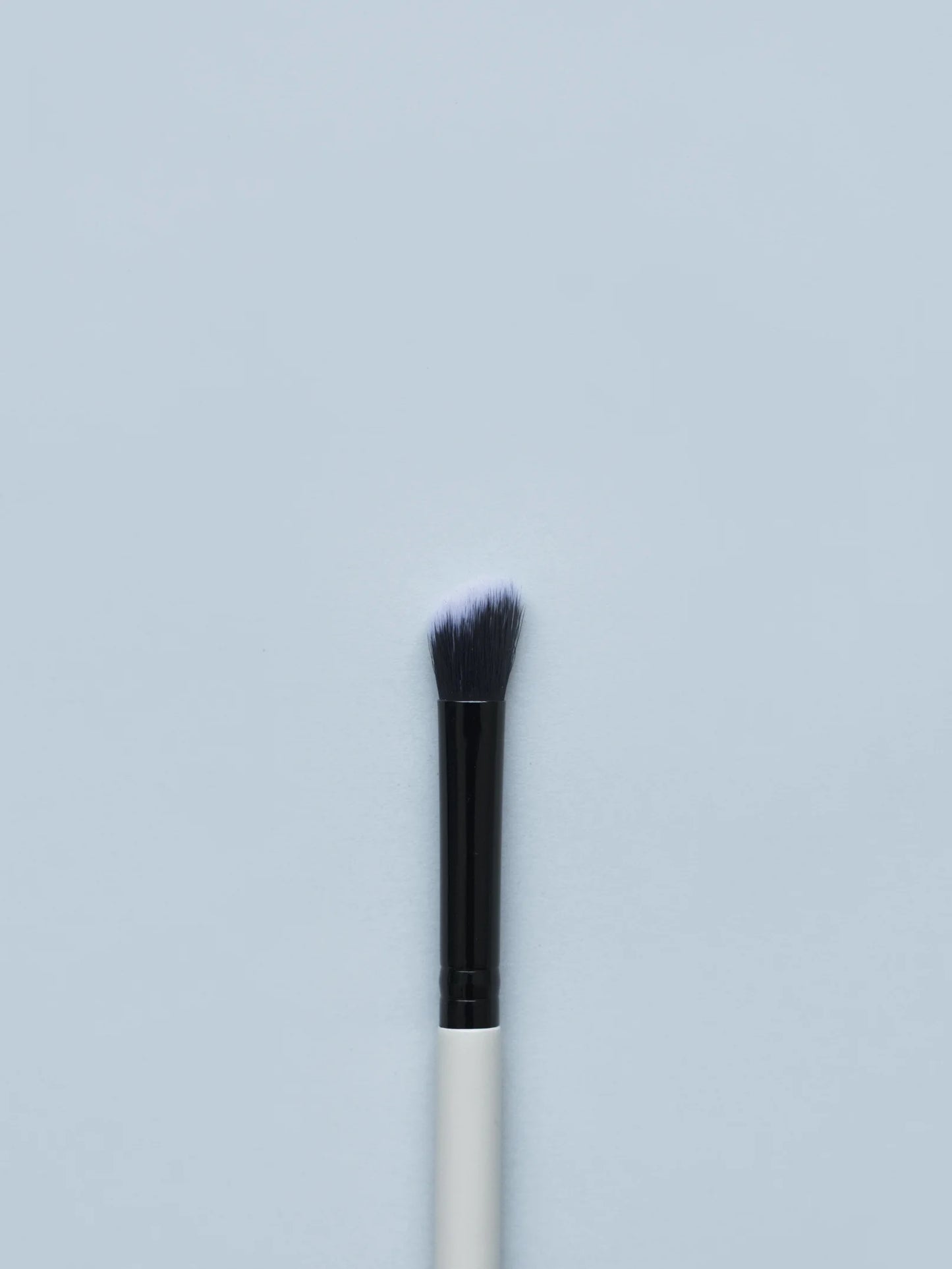 Medium Angled Blender Brush 18 Make-up Brush EDY LONDON    - EDY LONDON PRODUCTS UK - The Best Makeup Brushes - shop.edy.london