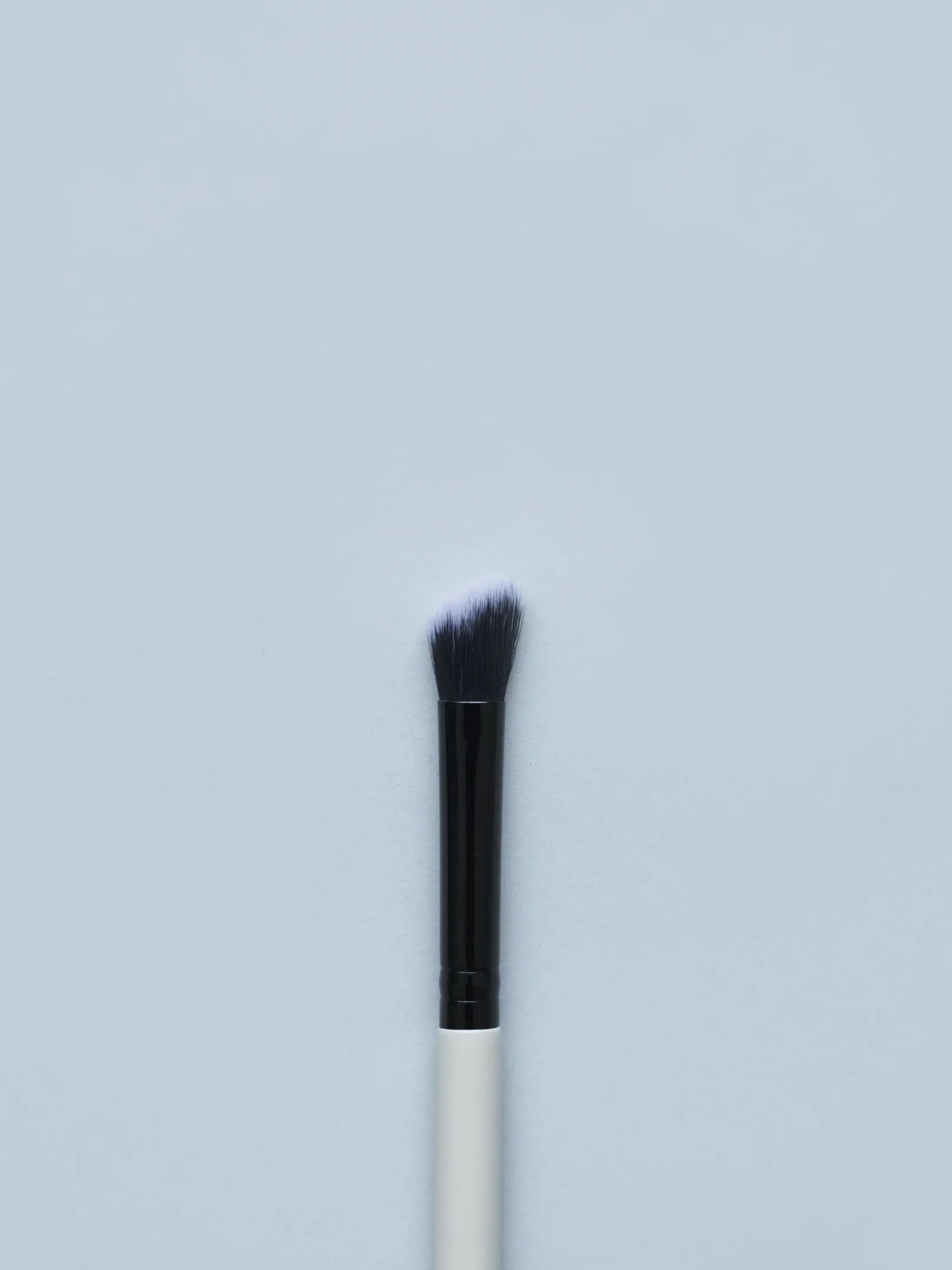 Medium Angled Blender Brush 18 Make-up Brush EDY LONDON    [variant_option4] EDY LONDON PRODUCTS UK shop.edy.london