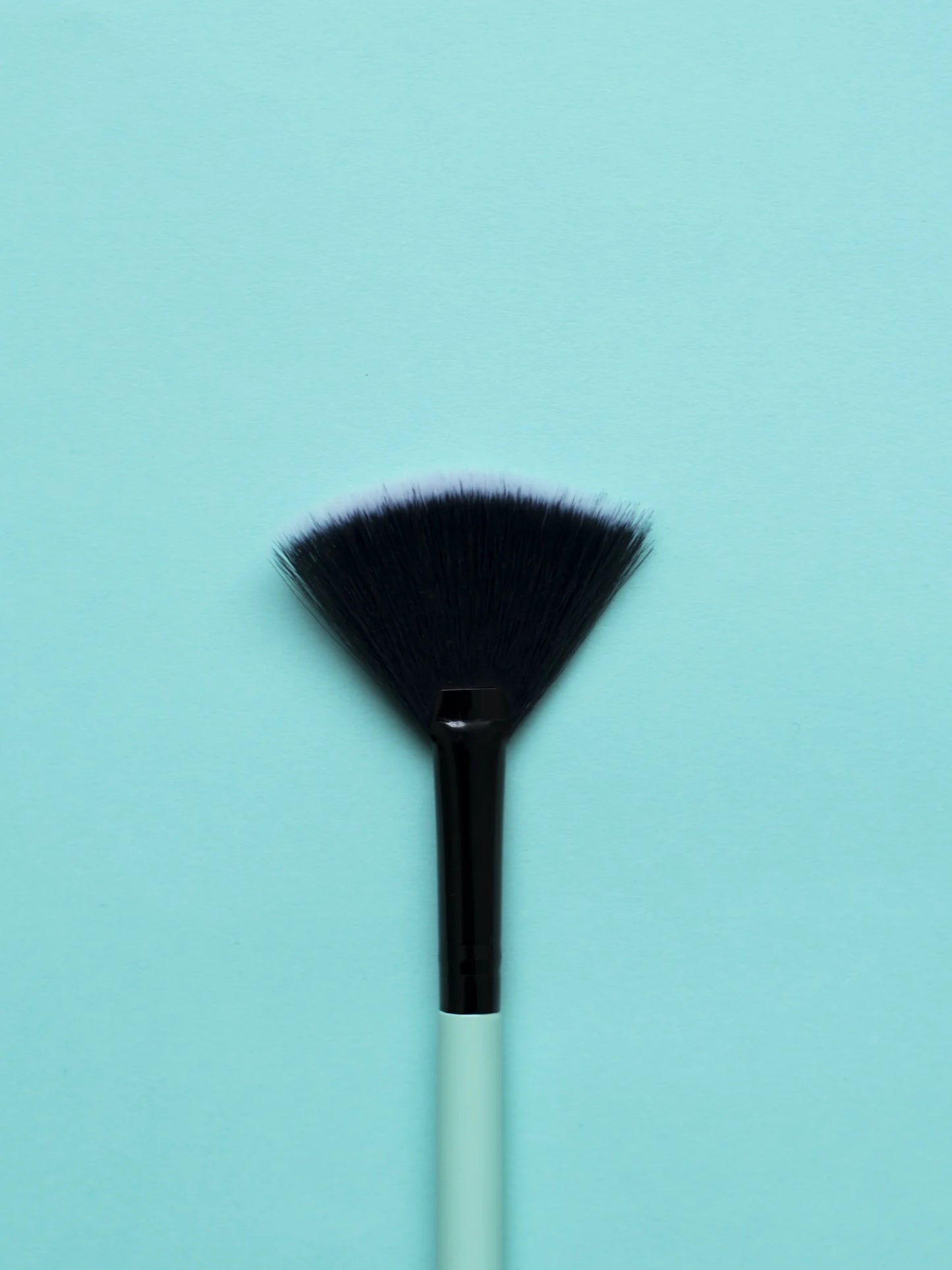 Small Fan Brush 04 Make-up Brush EDY LONDON    - EDY LONDON PRODUCTS UK - The Best Makeup Brushes - shop.edy.london