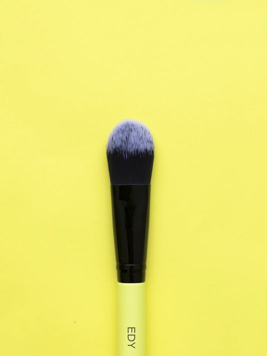 Tapered Oval Foundation Brush 06 EDY LONDON PRODUCTS