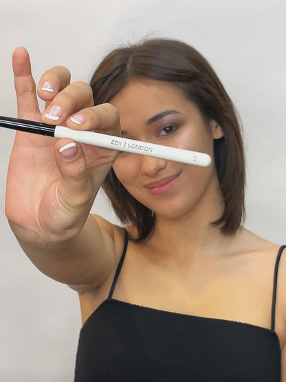 How to use Small Pencil Brush 16 - perfect smoky eyes
